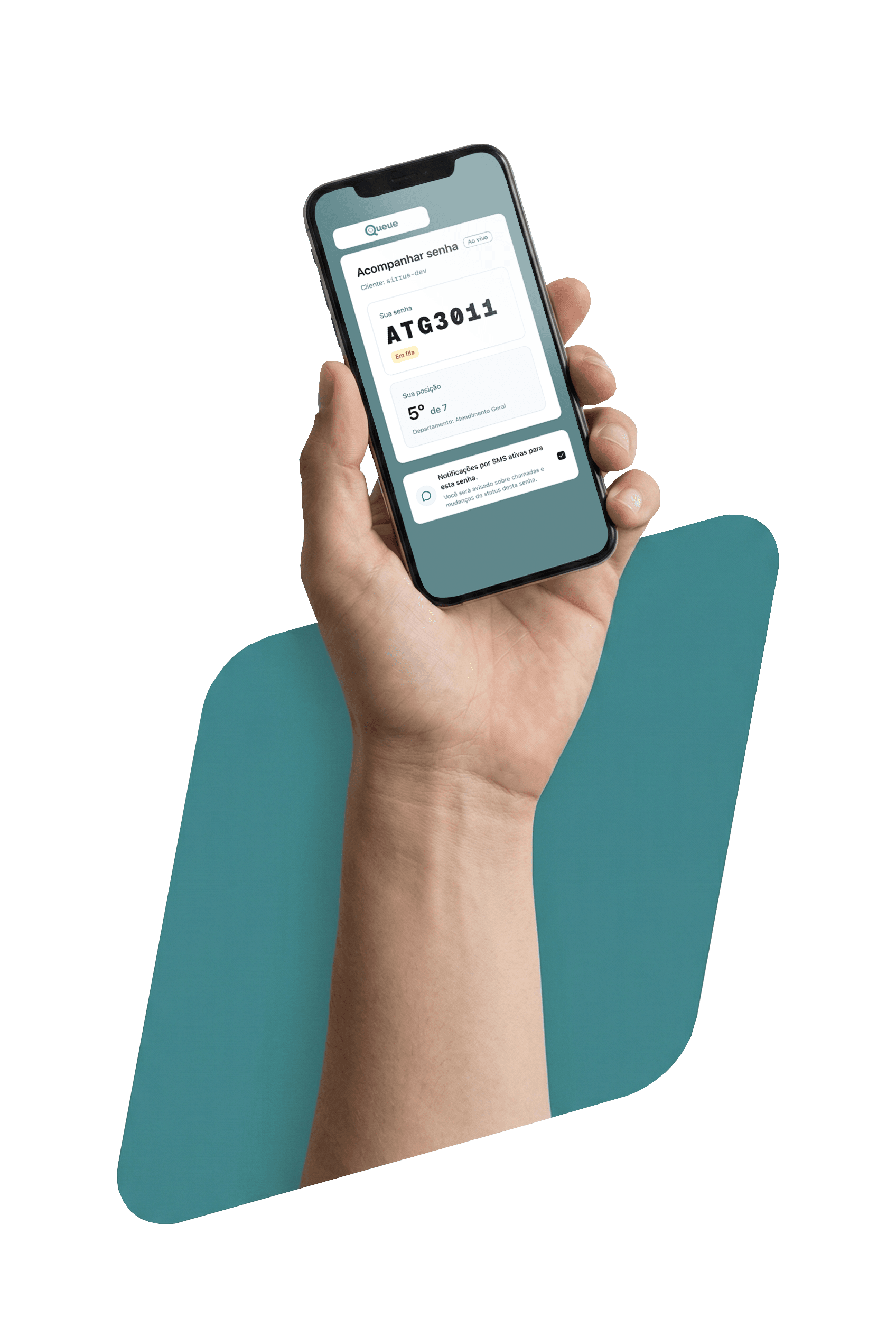 Telefone com a tela de acompanhamento em tempo real da fila.